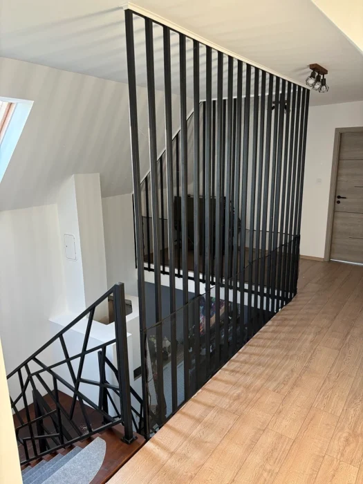 Lépcsőkorlát és lépcsőszerkezet