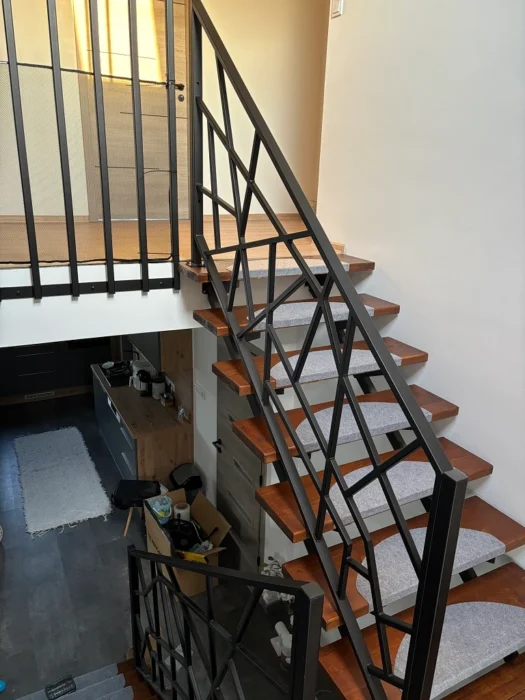 zártszelvény korlát lépcső