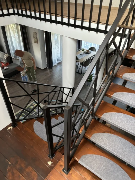 zártszelvény korlát lépcső