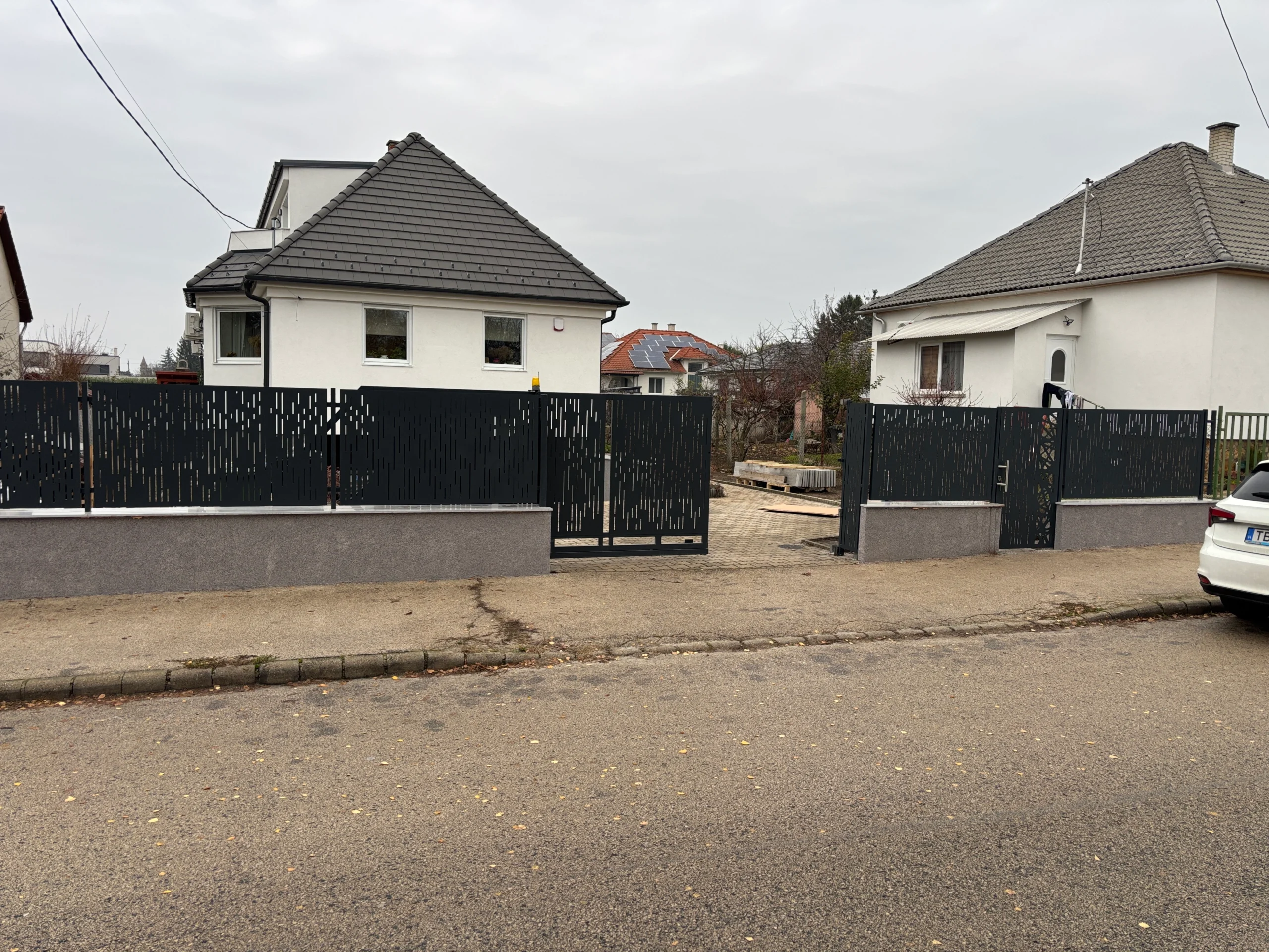Meglévő kerítés szerkezet felújítása Székesfehérvár – lézervágott lemezek