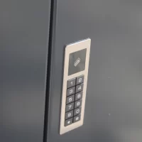 álló modern postaláda